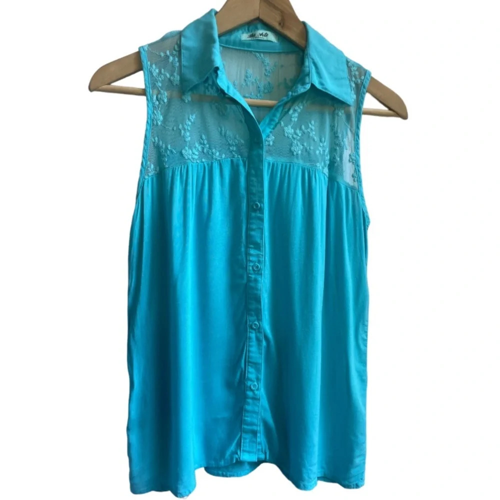The Arte by Zenana Cerulean Blue Floral Lace Back Button Up Collared Tank, S